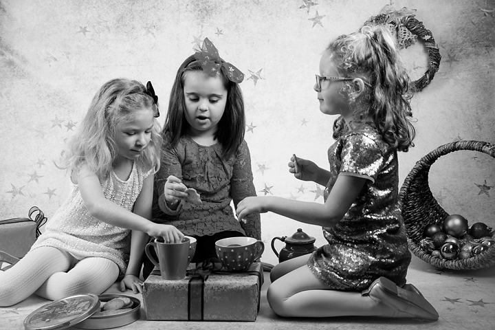 3 Fete, O Petrecere Cu Ceai